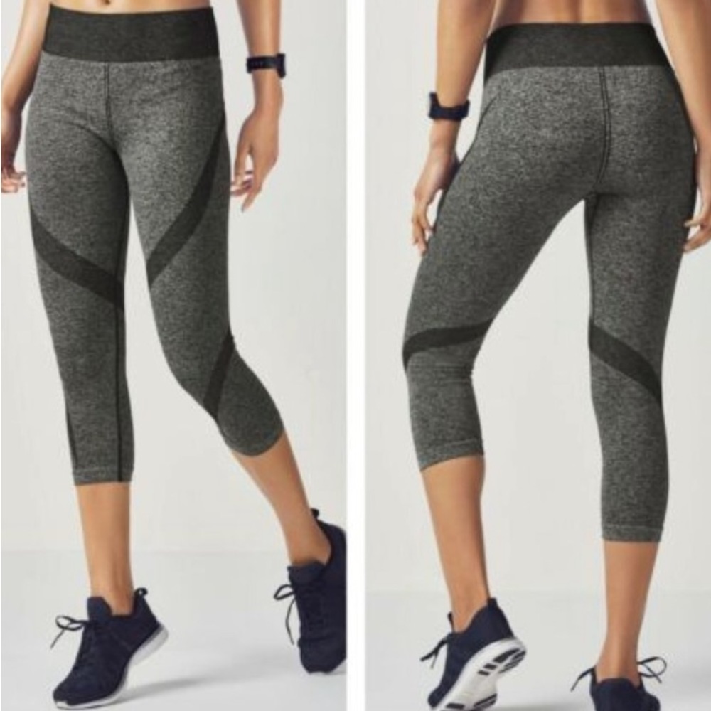 Fabletics Black High-Waisted Seamless Arlene Capri Tight Legging Size‎ S (4-6)